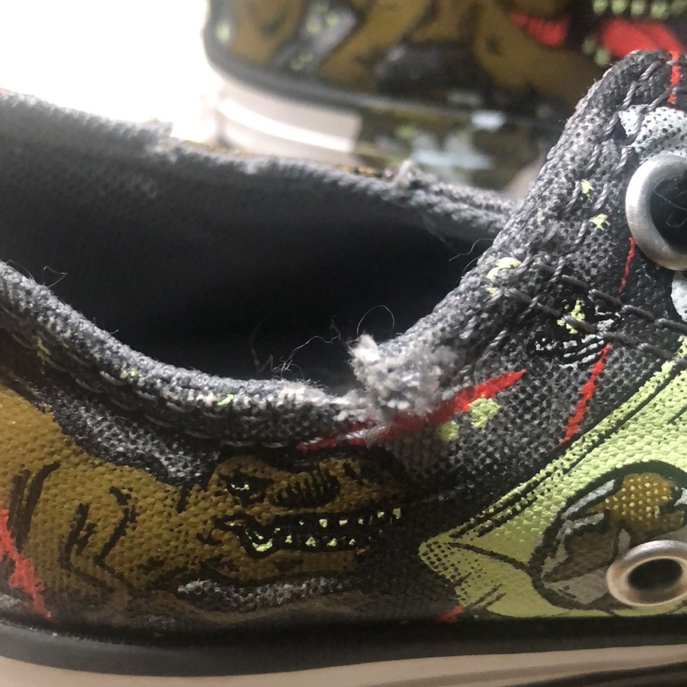 Dinosaur themed Converse sneakers - Picture 10 of 10